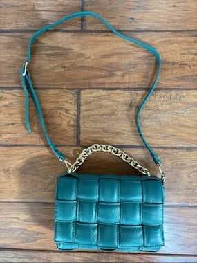Vibrant emerald Green Woven leather Crossbody Bag with Gold Chain Handle